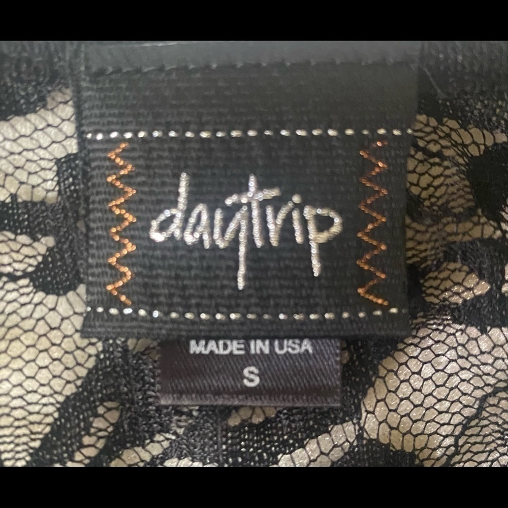 DAYTRIP-BLACK LACE TOP - Picture 8 of 9